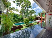 Villa Kalimaya III, Cocktail bar